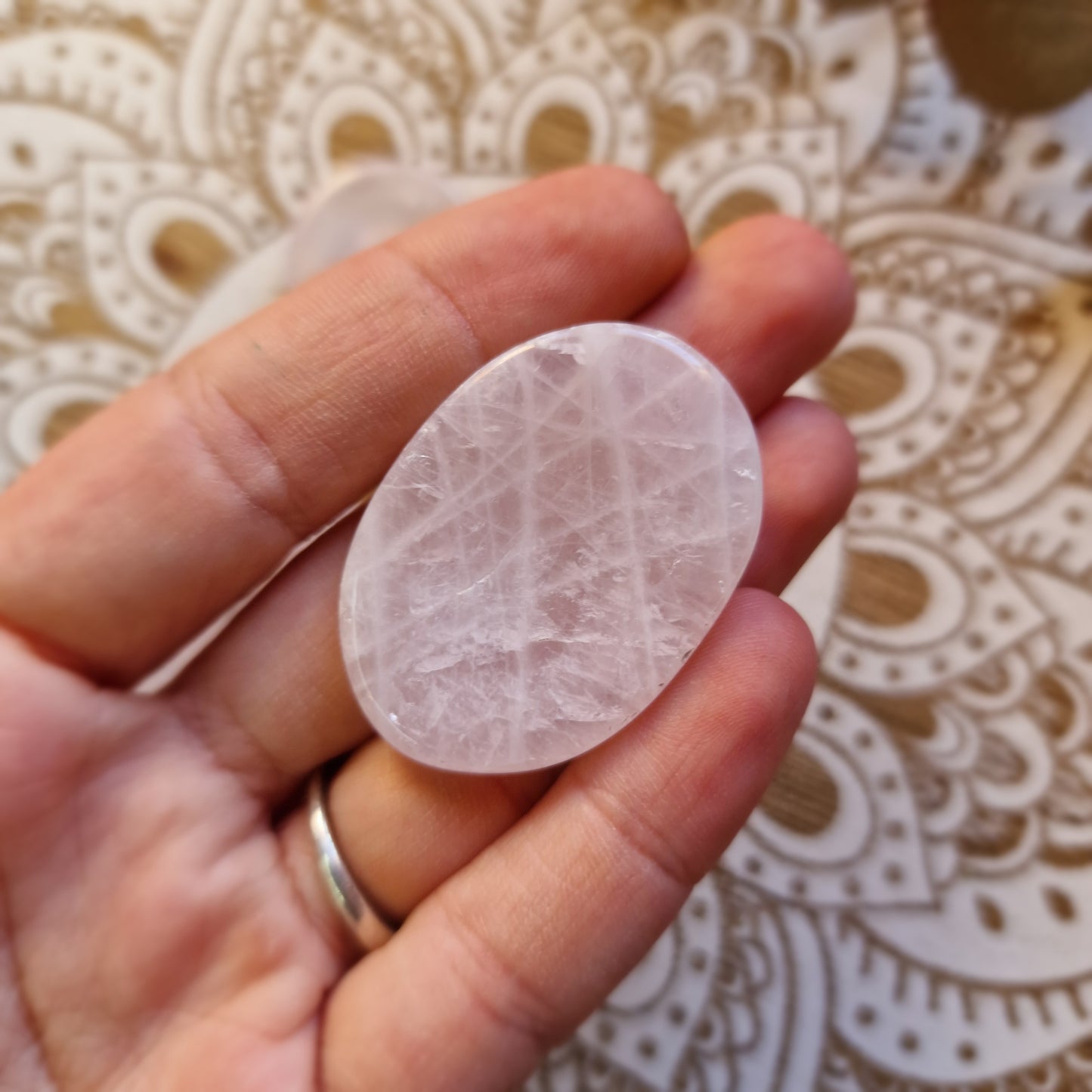 Piedra Antiestrés de Cuarzo Rosa ~ Amor Propio, Calma y Equilibrio Emocional