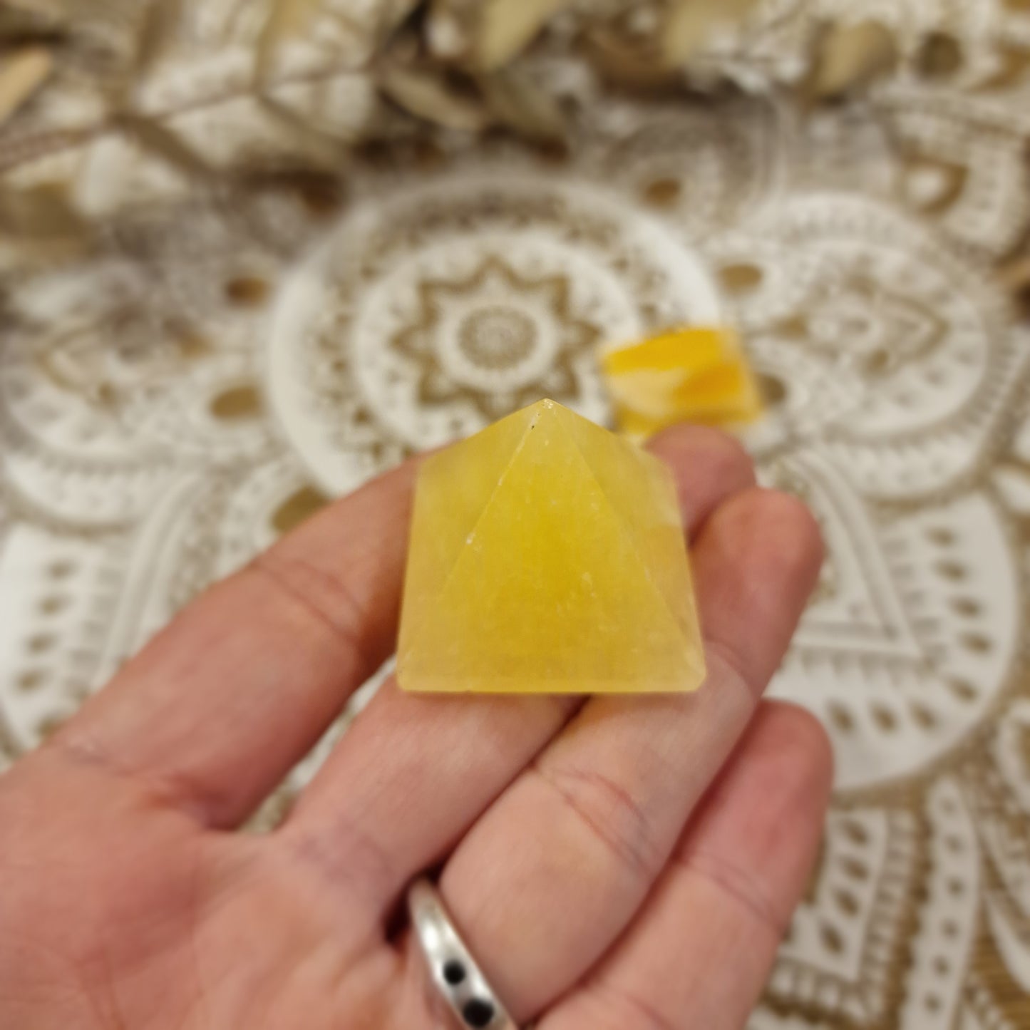 Pirámide de Calcita Amarilla ~ Energía, Claridad y Optimismo