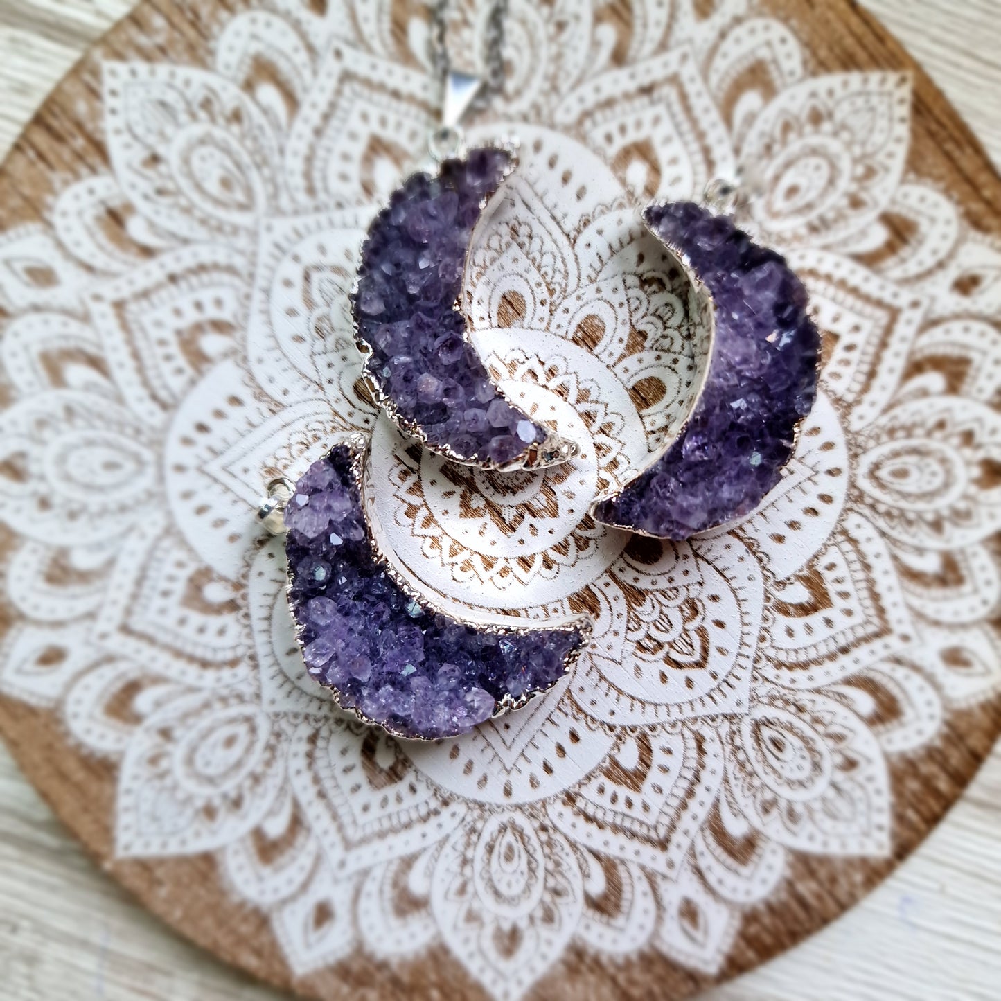 Colgante Luna de Drusa de Amatista – Magia y Energía Natural