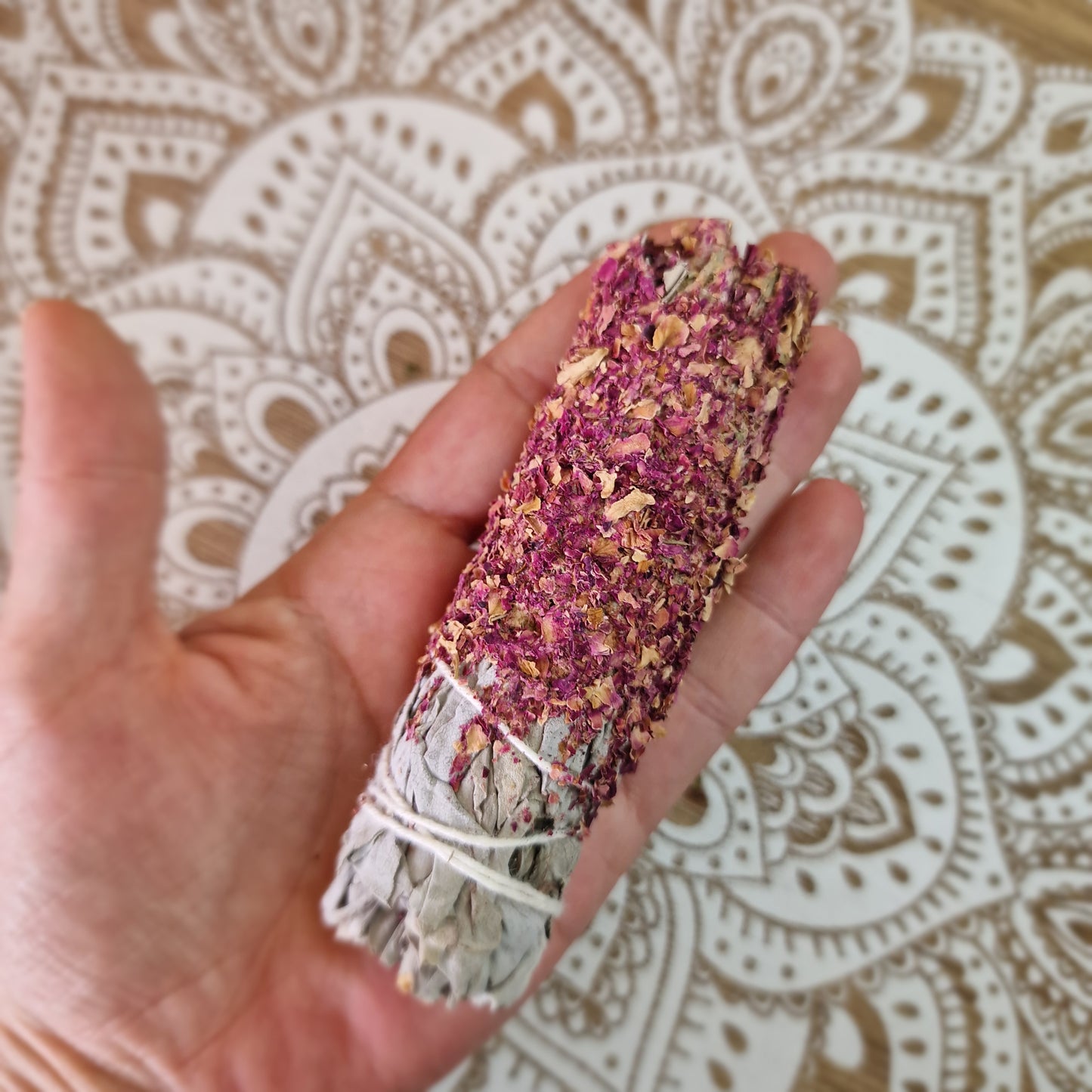 Atadito de Salvia rebozado con Rosas