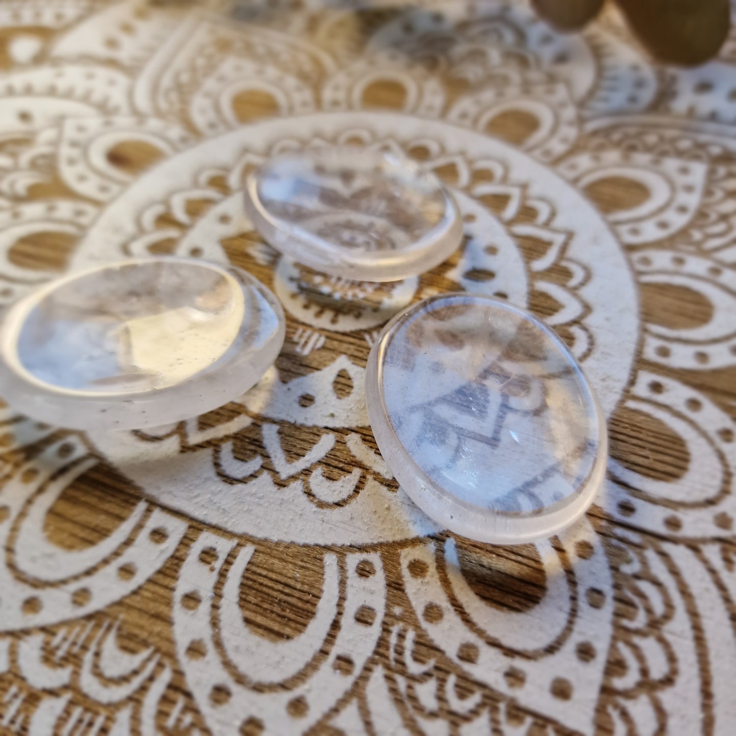 Piedra Antiestrés de Cuarzo Cristal ~ Claridad, Equilibrio y Energía Pura