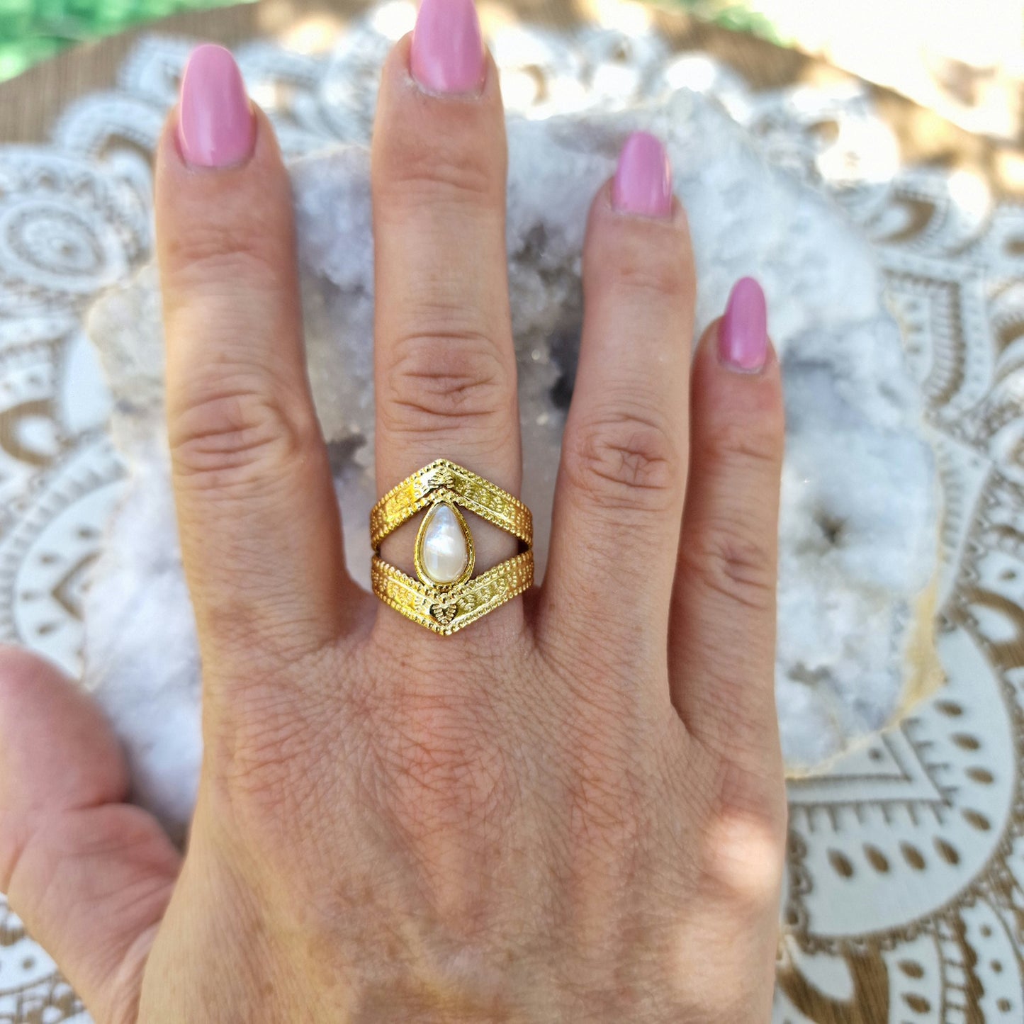Anillo Lágrima de Nacar ~ Elegancia Intuitiva y Luz Suave