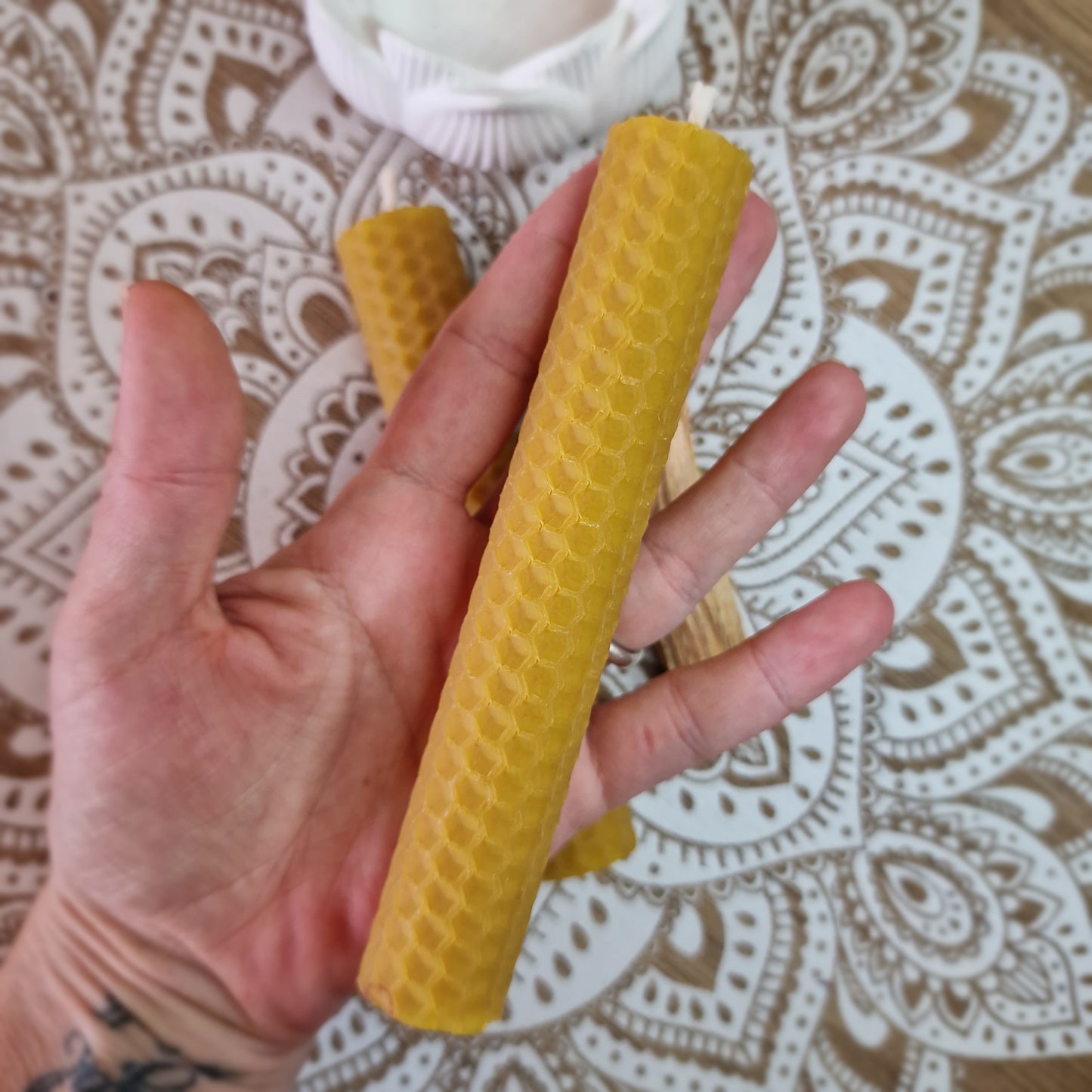 2 Velas de cera de abeja + Palo Santo. (M)