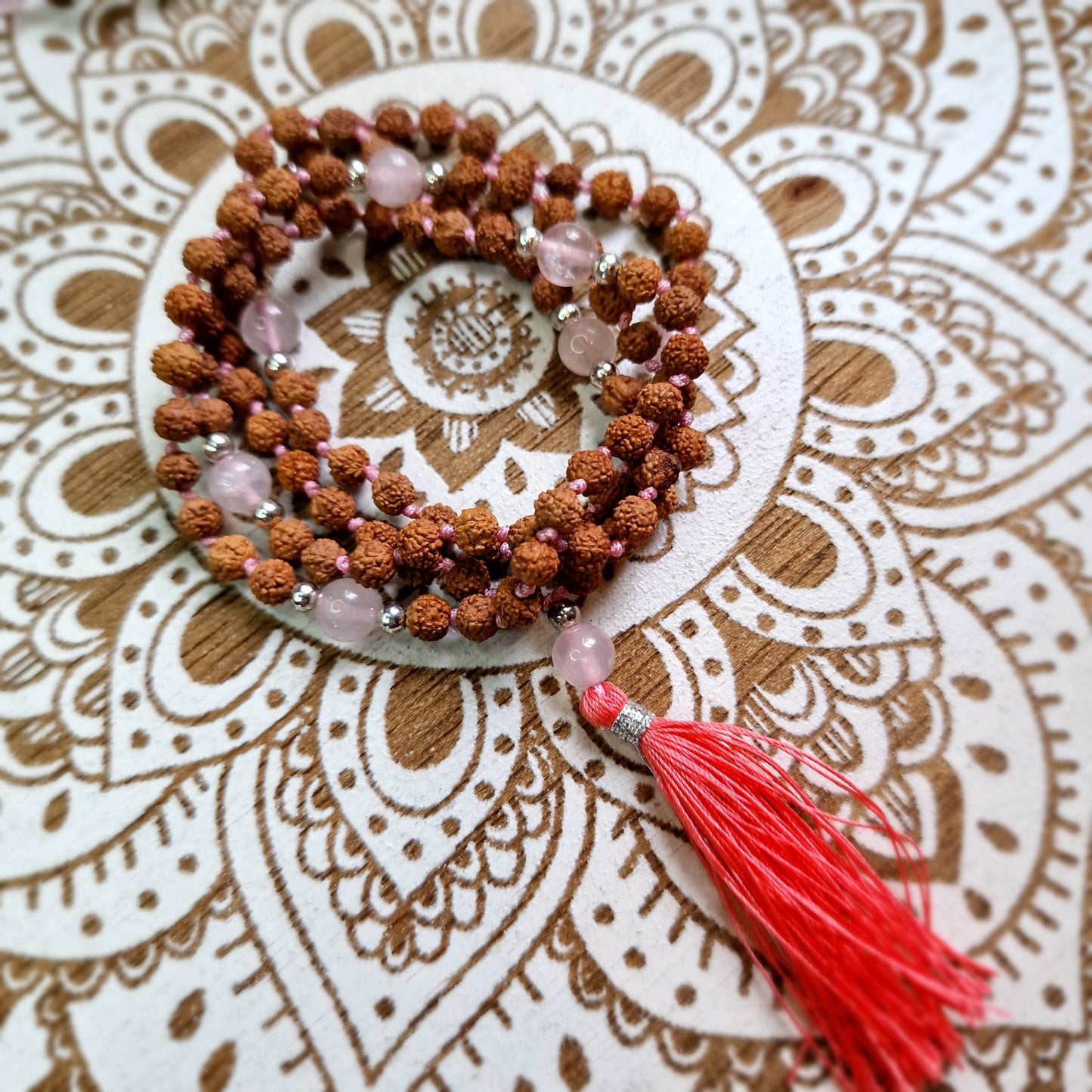 Mala de Rudraksha con Cuarzo Rosa ~ Energía y Meditación