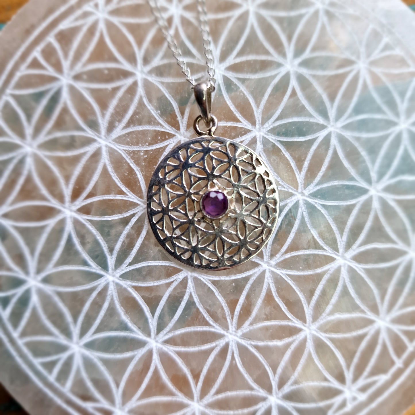Colgante de Plata Flor de la Vida con Amatista – Armonía y Energía
