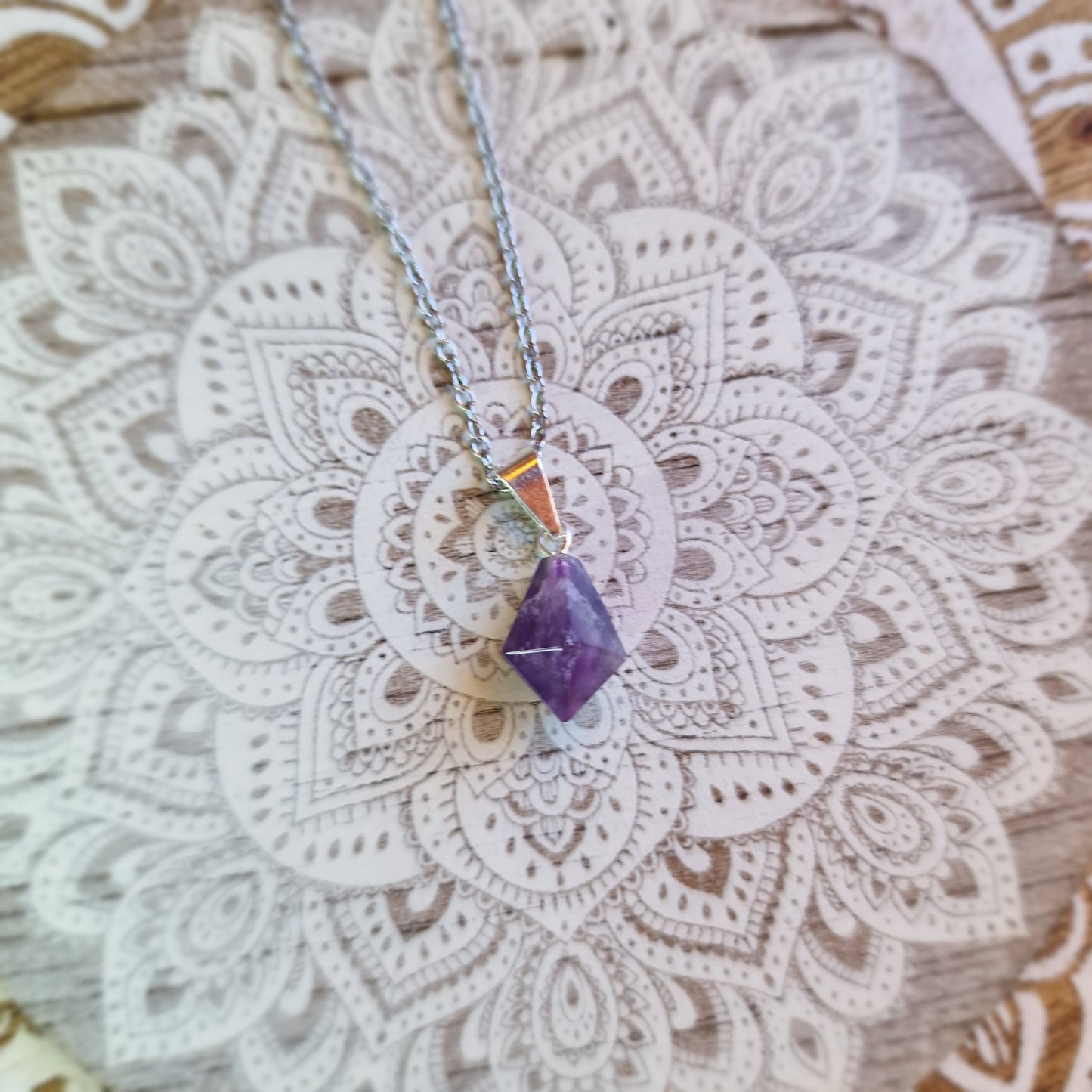 Colgante Punta Cónica de Amatista – Calma, intuición y equilibrio espiritual 💜