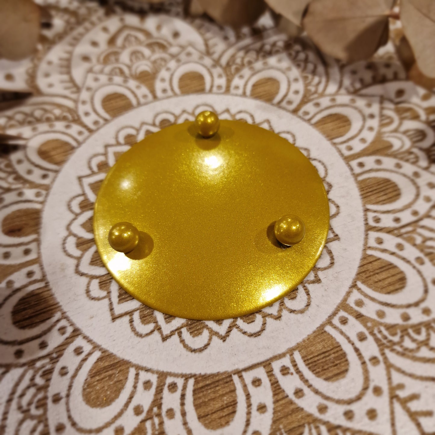 Portavelas Dorado ~ Elegancia y estabilidad para tus rituales