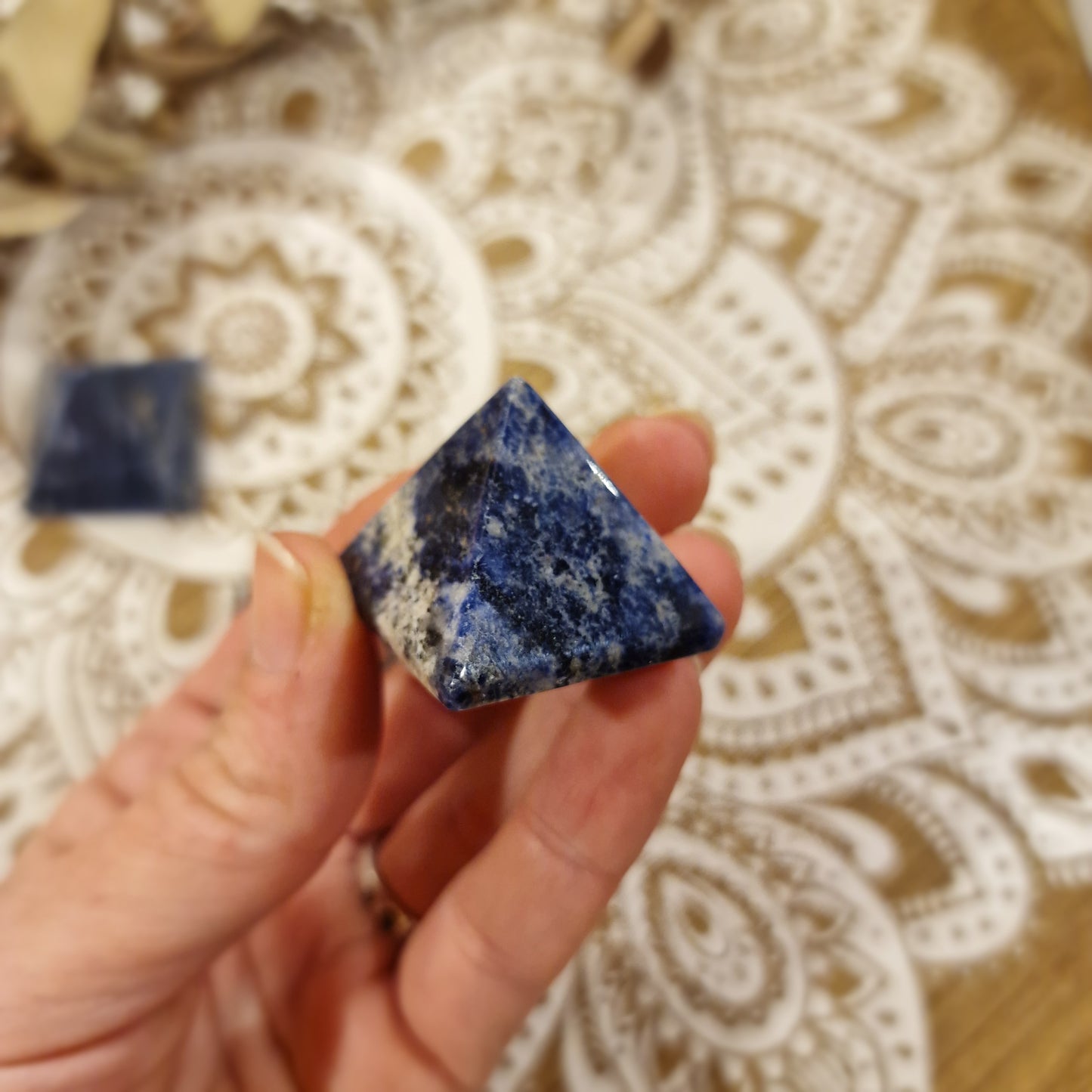 Pirámide de Sodalita ~ Intuición, Calma Mental y Claridad Interior