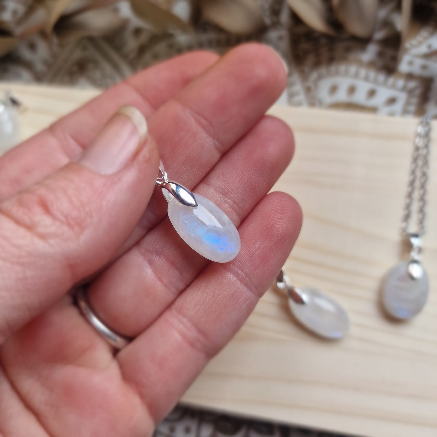 Colgante de Piedra Luna ~ Intuición y Energía Femenina