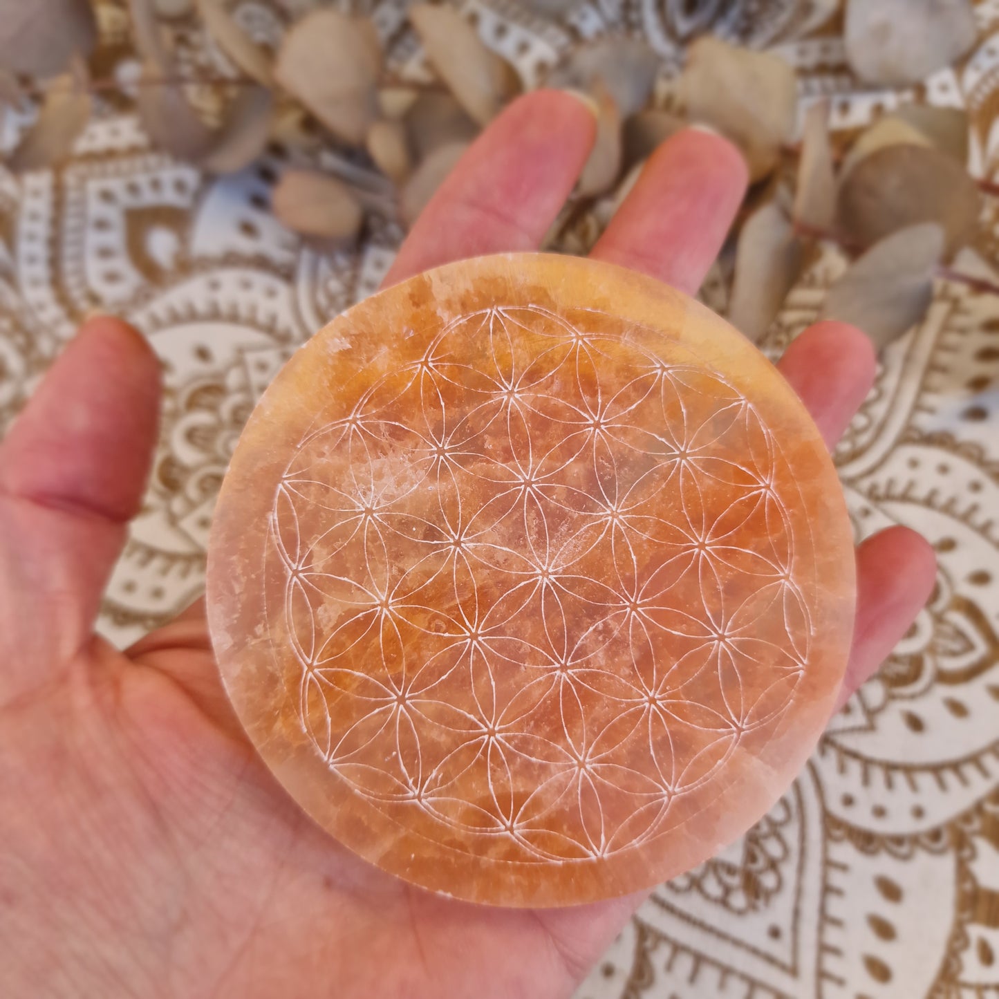 Base de Selenita Naranja con Flor de la Vida ~ Limpieza y Energía Creativa