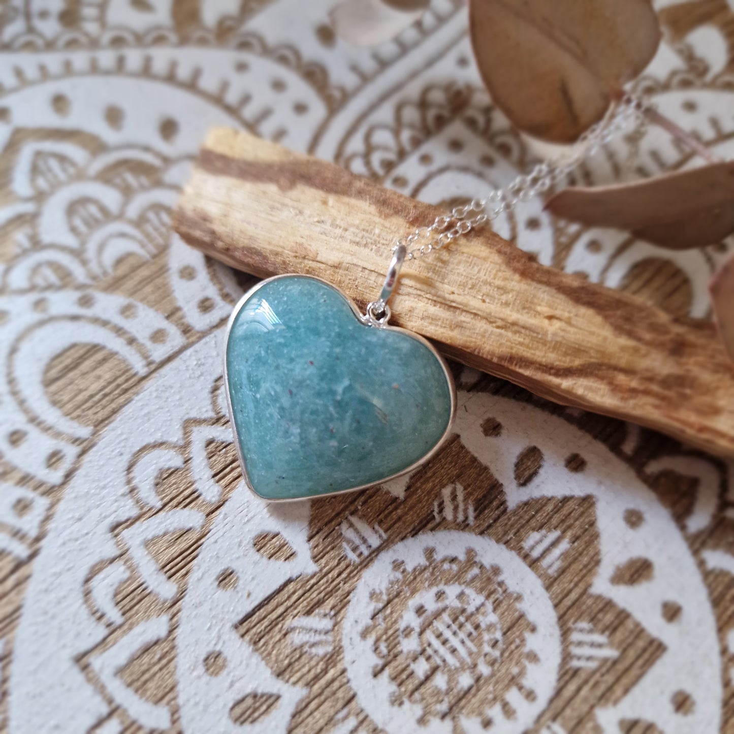 Colgante Fucsita CORAZÓN ~ Renovación y suavidad emocional