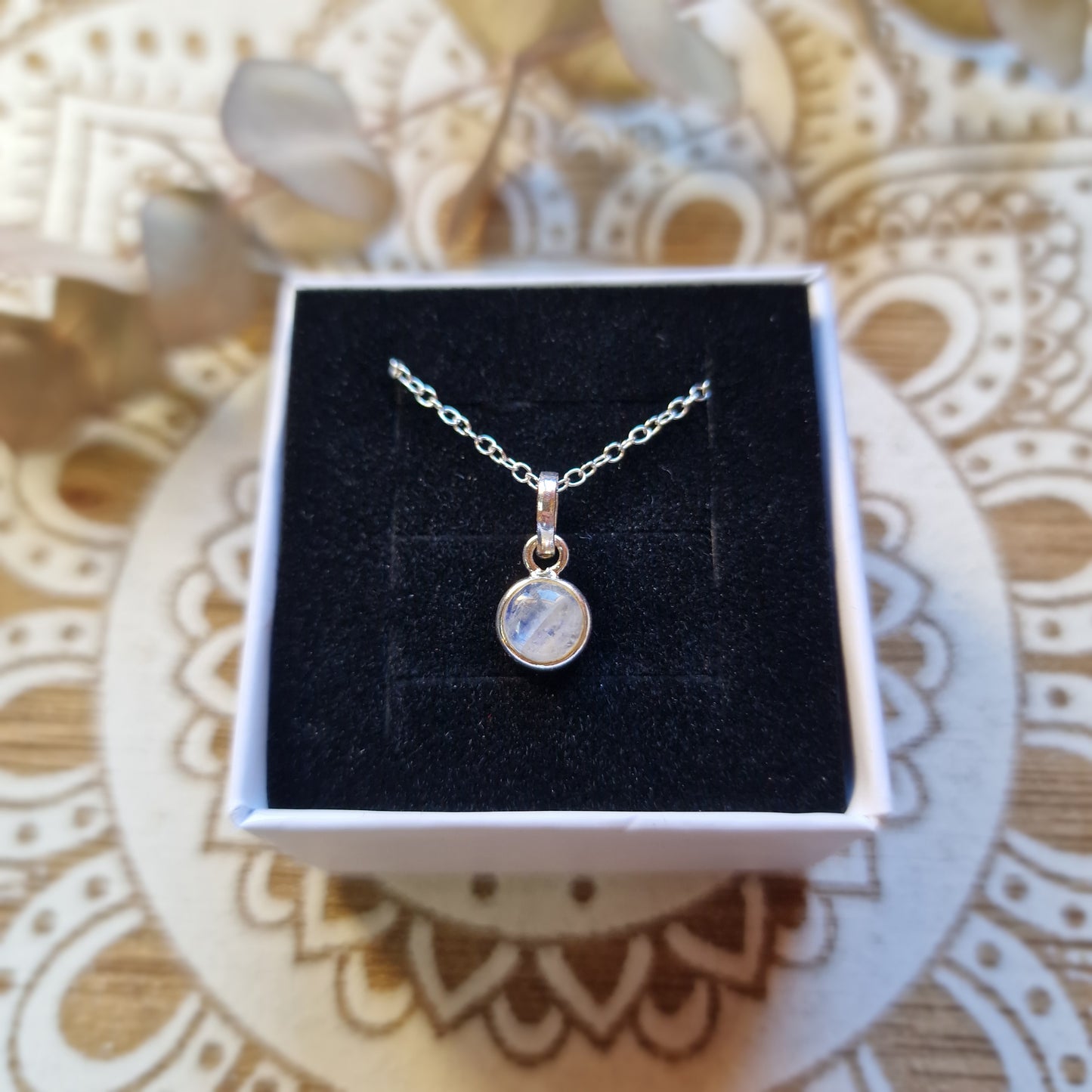 Colgante de Piedra Luna en Plata de Ley 925 ~ Intuición y Energía Femenina