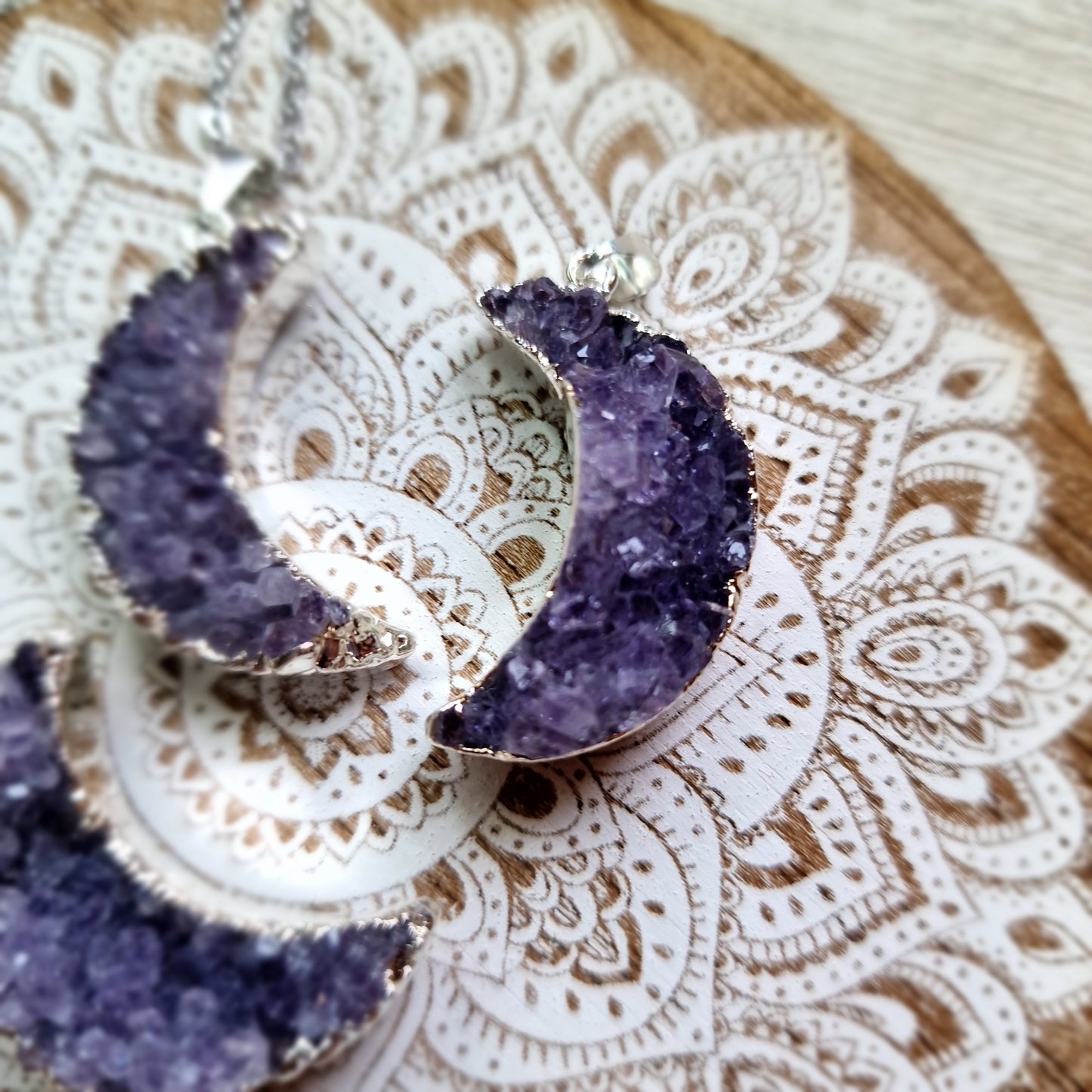 Colgante Luna de Drusa de Amatista – Magia y Energía Natural