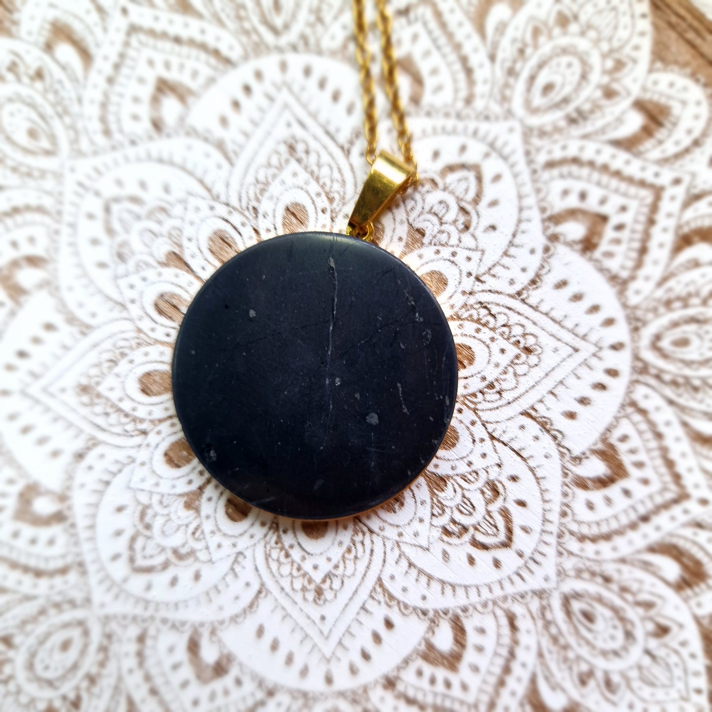 Colgante Flor de la Vida con Shunguit (dorado) ~ Energía y Protección Espiritual