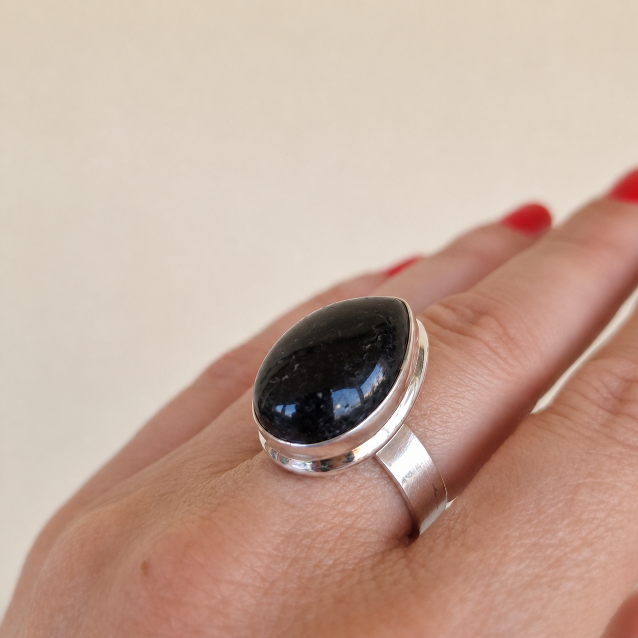 Anillo Noa ~ Plata de Ley ~ Ónix