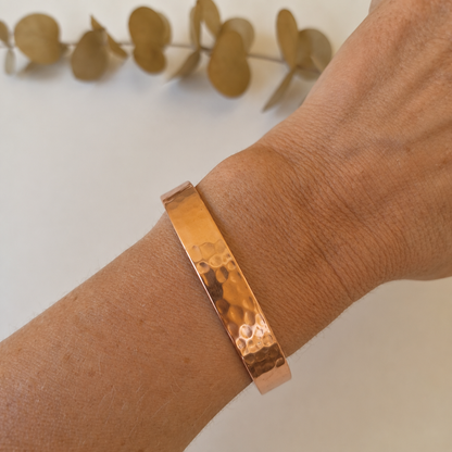 Brazalete Martillado de Cobre con Imanes ~ Equilibrio y Energía en tu Día a Día