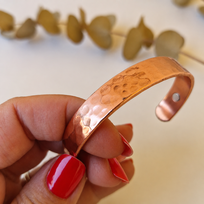 Brazalete Martillado de Cobre con Imanes ~ Equilibrio y Energía en tu Día a Día