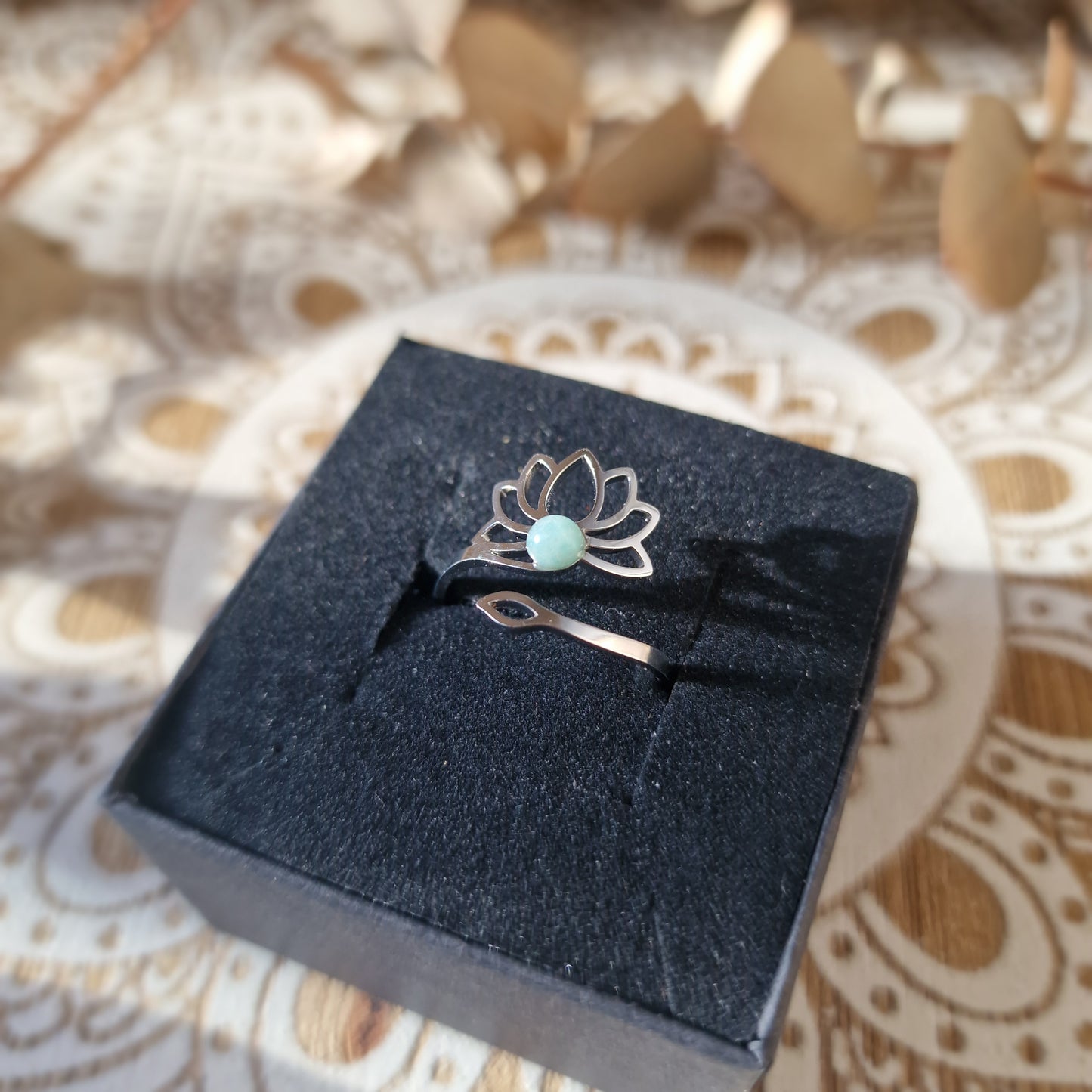 Anillo Ajustable Flor de Loto con Amazonita ~ Calma y simbolismo