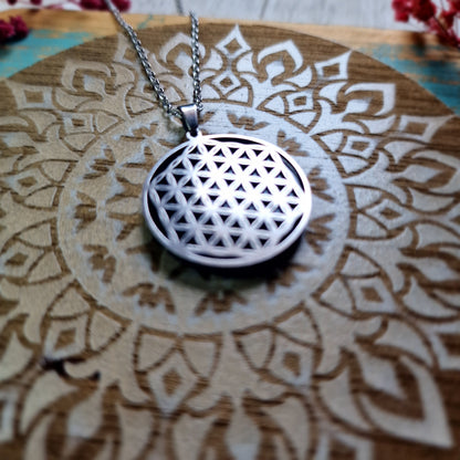 Colgante Flor de la Vida con Shunguit ~ Energía y Protección Espiritual