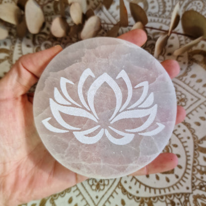 Base de Selenita ~ Flor de Loto II (10cm)