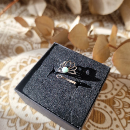 Anillo Ajustable Flor de Loto con Amazonita ~ Calma y simbolismo