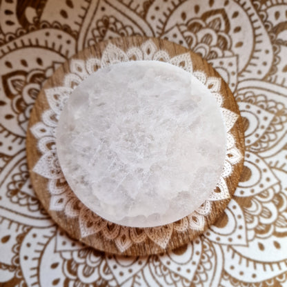 Base de Selenita redonda ~ Limpieza Energética y Calma Interior (8cm)