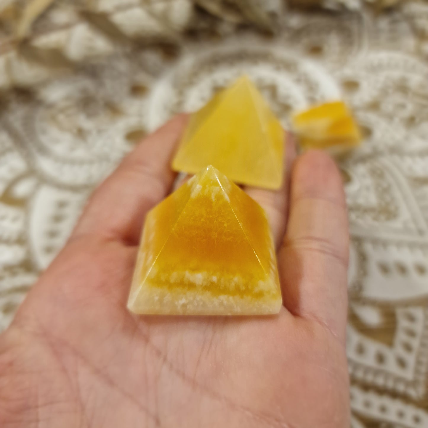 Pirámide de Calcita Amarilla ~ Energía, Claridad y Optimismo