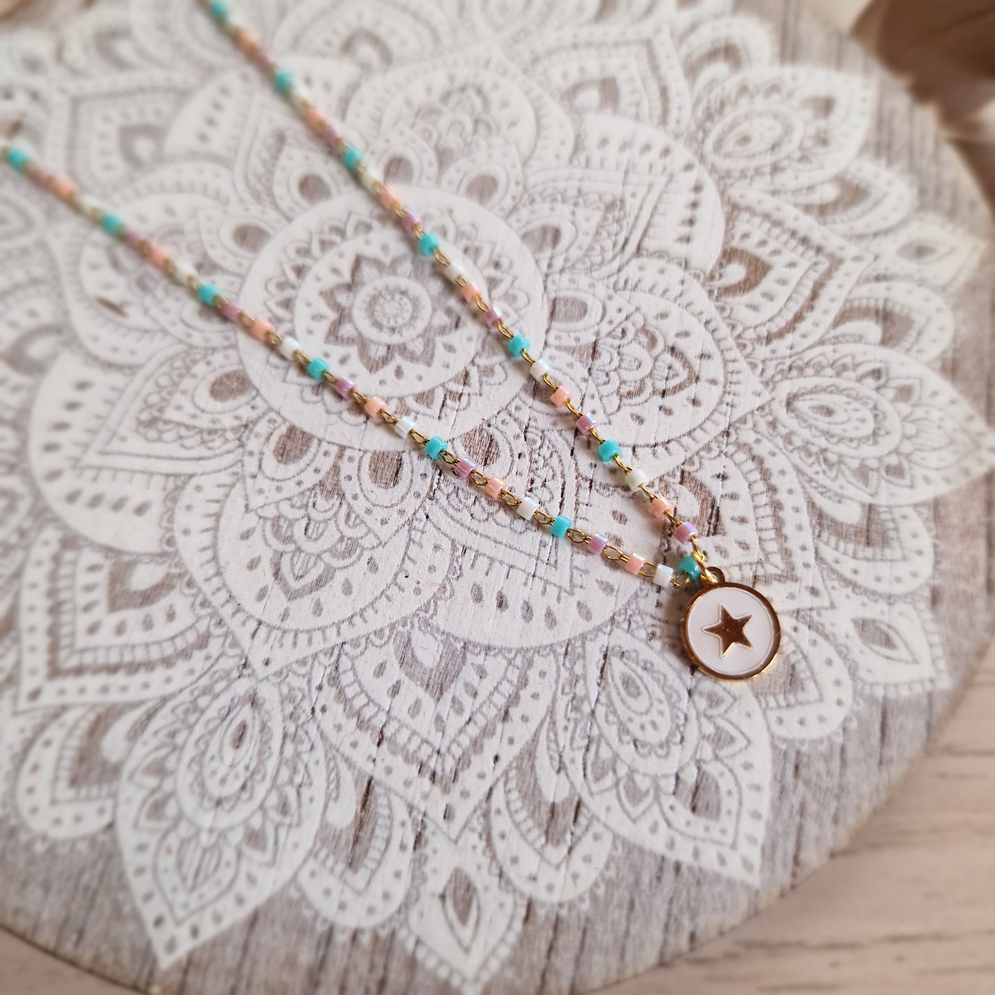 🌟 Gargantilla Dorada con Estrella y Nácar ~ Luz y Alegría en tu Camino