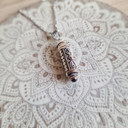 Cofre de los Deseos. Plata de ley con cuarzo Herkimer y Pergamino ~ Intención, Energía y Misterio Personal
