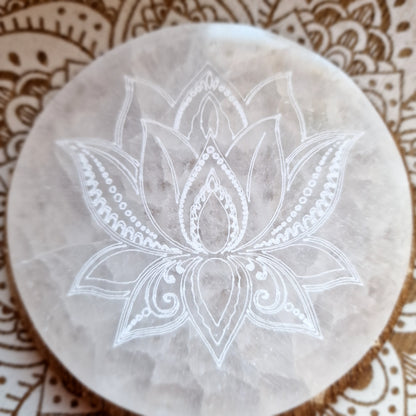 Base de Selenita ~ Flor de Loto (10cm)