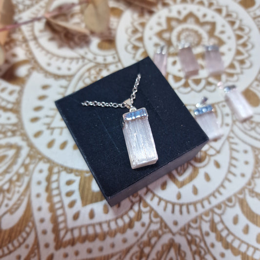 Colgante de Selenita ~ Claridad y Elevación Energética