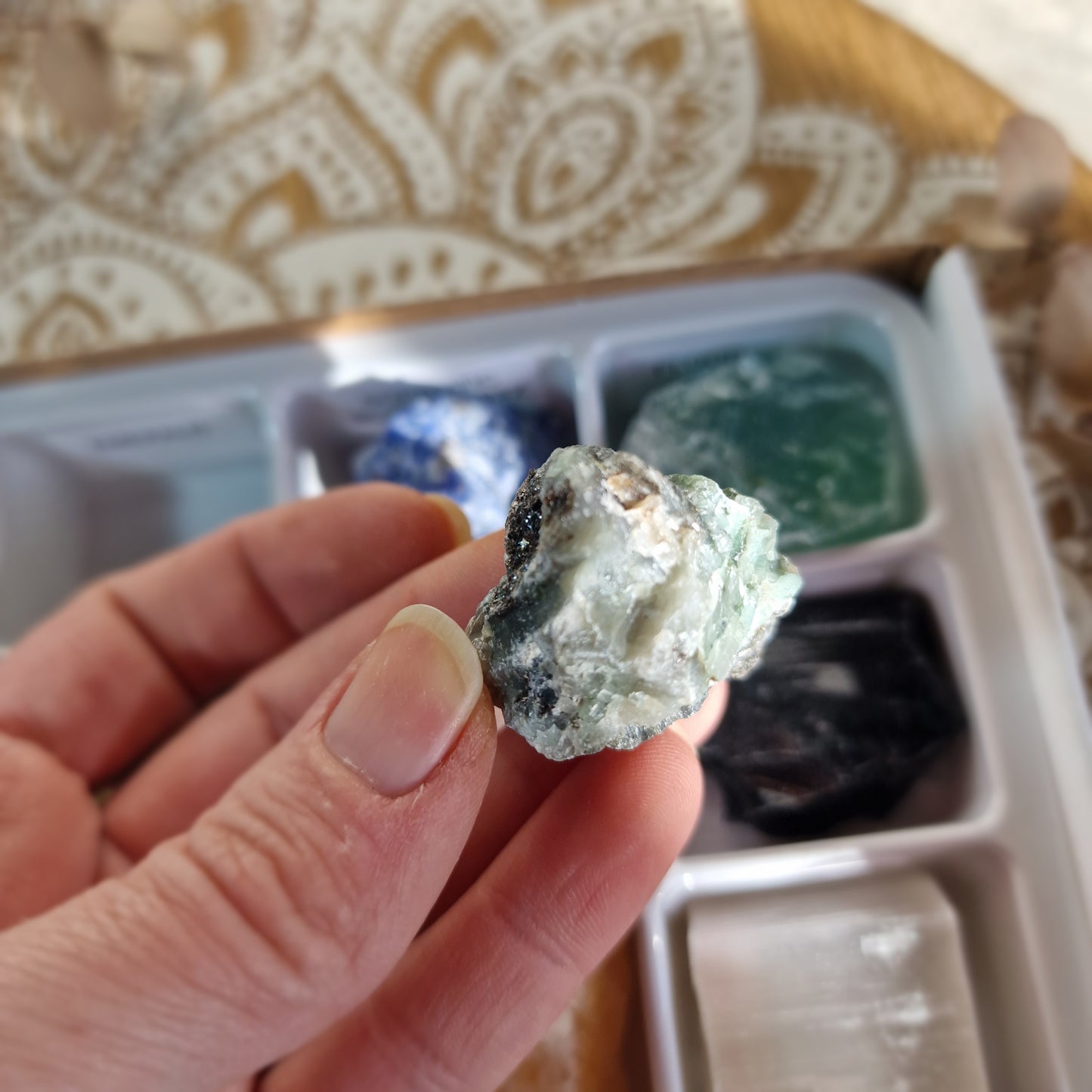 Caja de 24 piedras masivas ~ Colección de minerales naturales