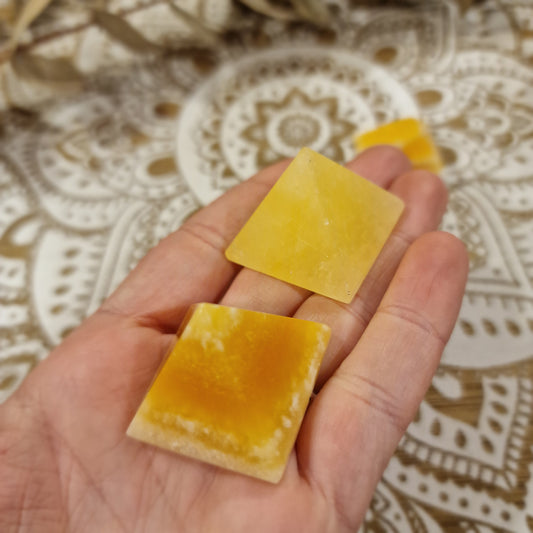 Pirámide de Calcita Amarilla ~ Energía, Claridad y Optimismo