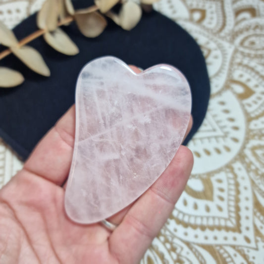 Masajeador Gua Sha de Cuarzo Rosa ~ Ritual de Calma y Autocuidado
