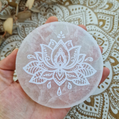 Base de Selenita ~ Flor de Loto (10cm)
