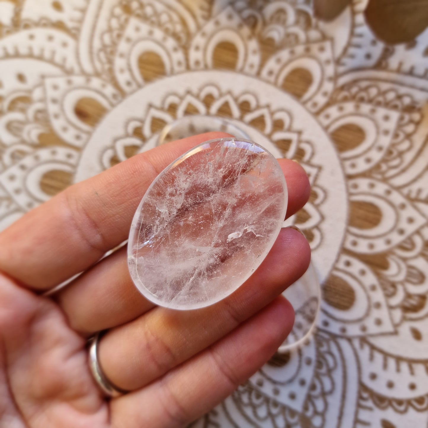 Piedra Antiestrés de Cuarzo Cristal ~ Claridad, Equilibrio y Energía Pura