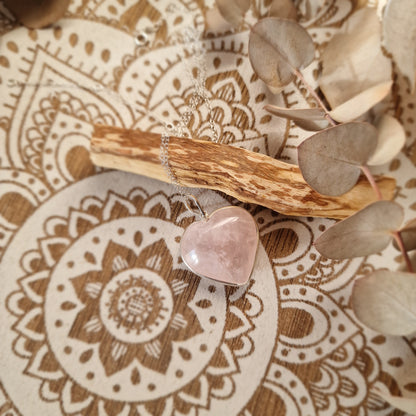 Colgante Cuarzo Rosa CORAZÓN ~ Amor y Armonía en Cada Detalle 💖