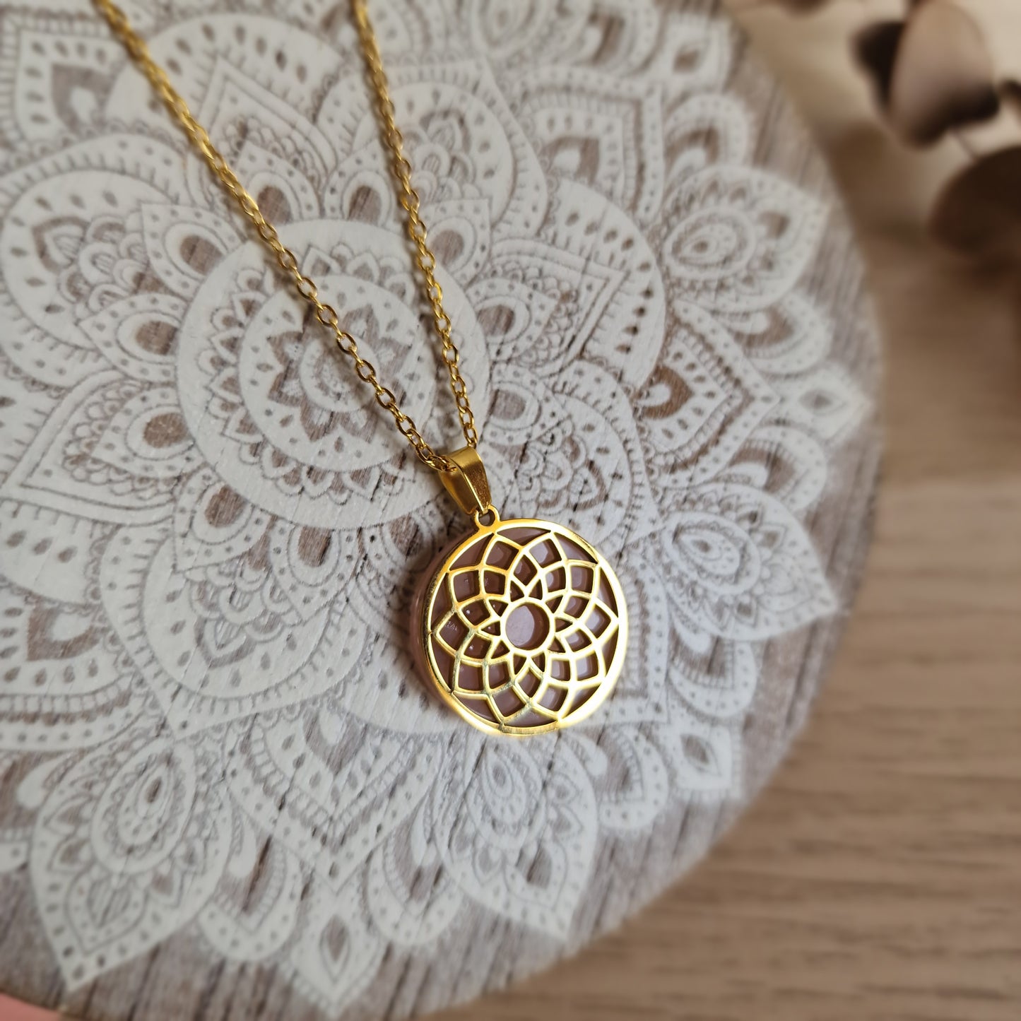 Colgante Shasrara Cuarzo Rosa (dorado) ~ Amor, Armonía y Conexión Espiritual