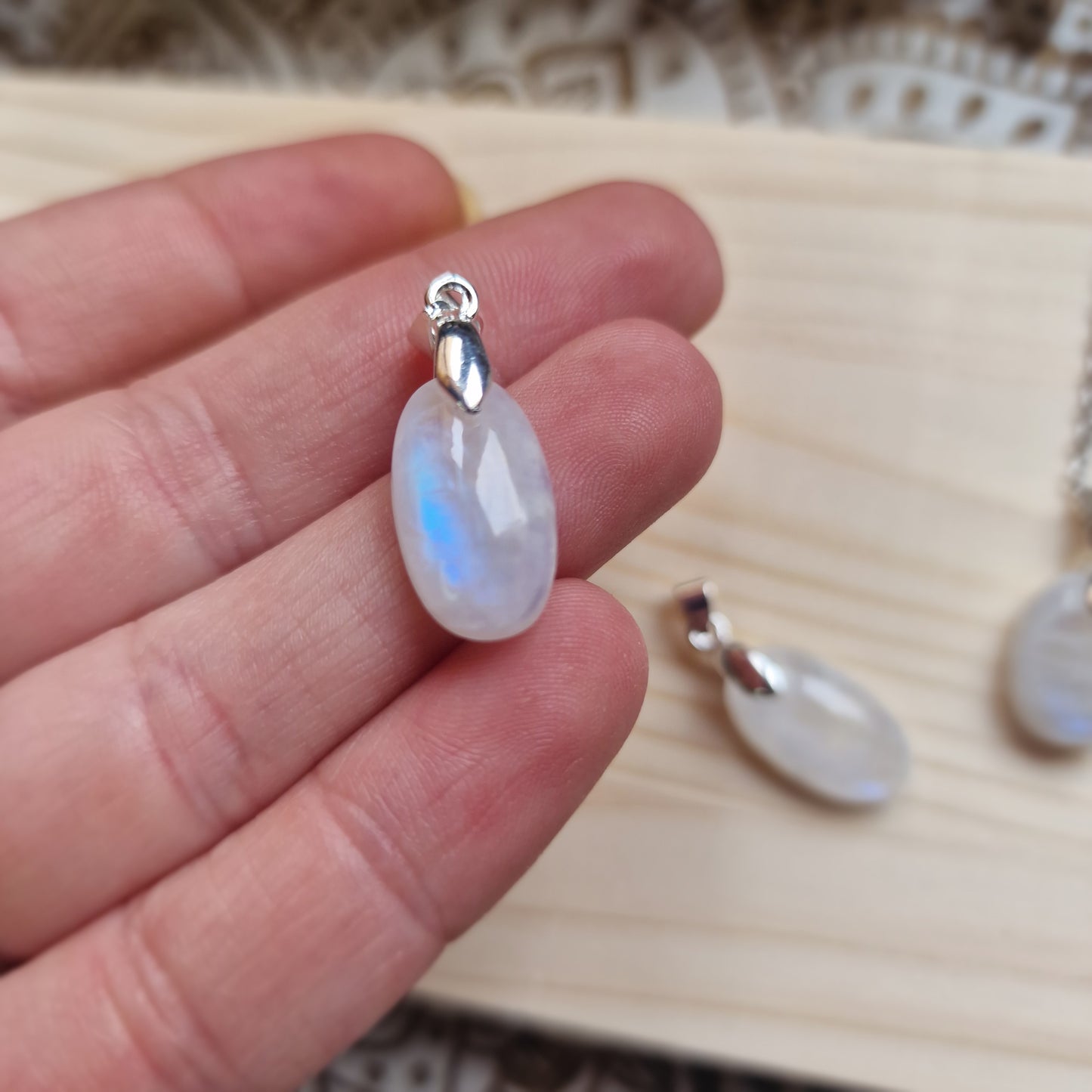 Colgante de Piedra Luna ~ Intuición y Energía Femenina