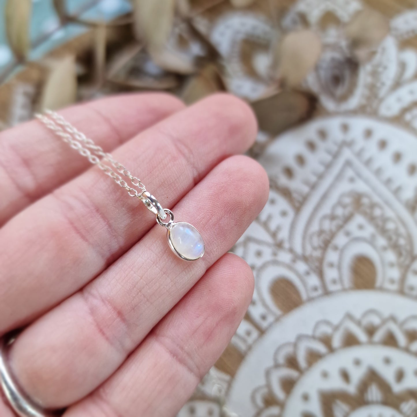 Colgante de Piedra Luna en Plata de Ley 925 ~ Intuición y Energía Femenina