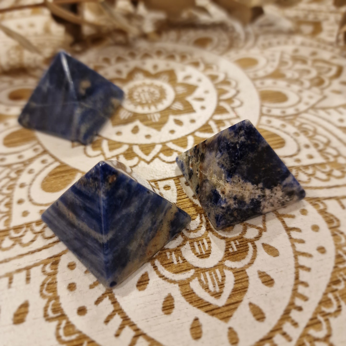 Pirámide de Sodalita  ~ Intuición, Calma Mental y Claridad Interior
