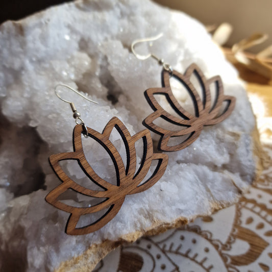 Pendientes Flor de Loto (Nogal y plata)