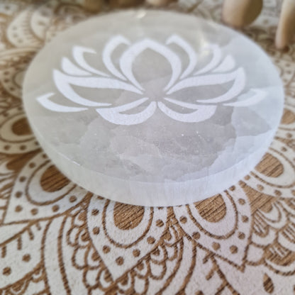Base de Selenita ~ Flor de Loto II (10cm)