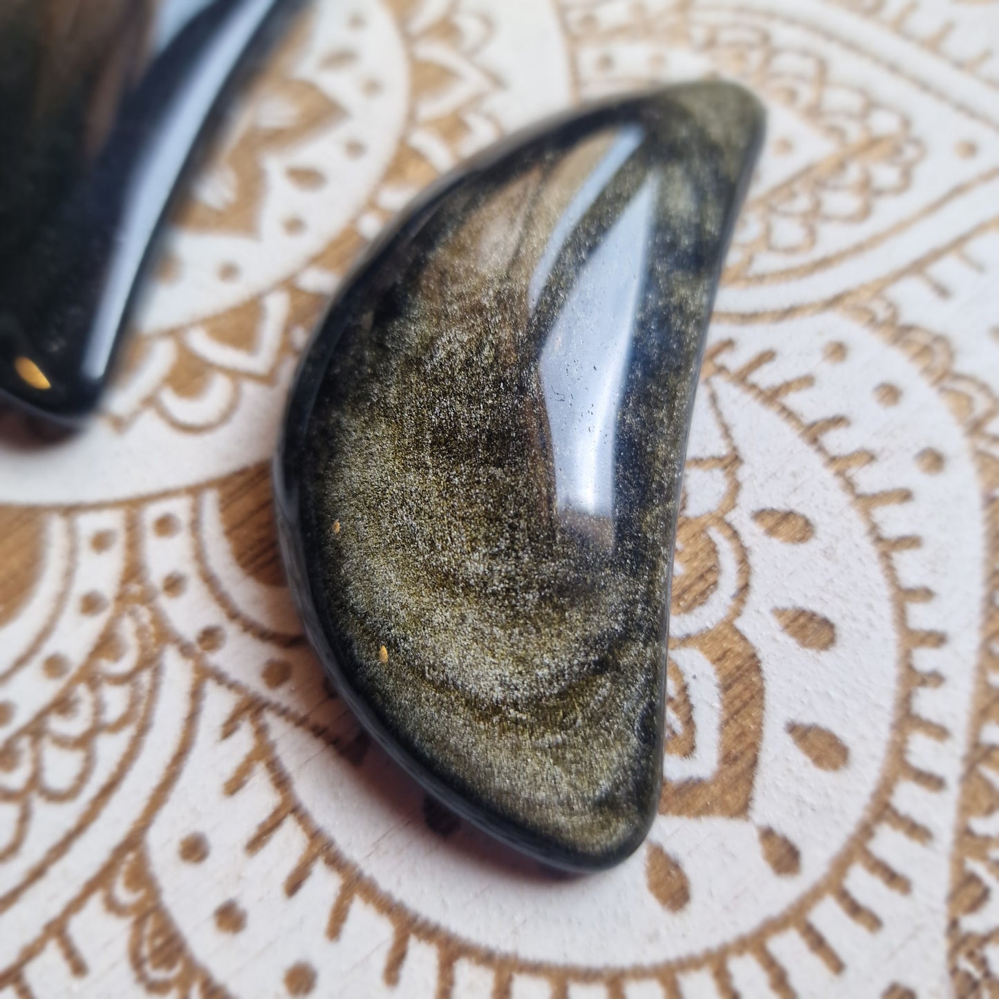 Luna de Obsidiana Dorada ~ Protección y Claridad Interior