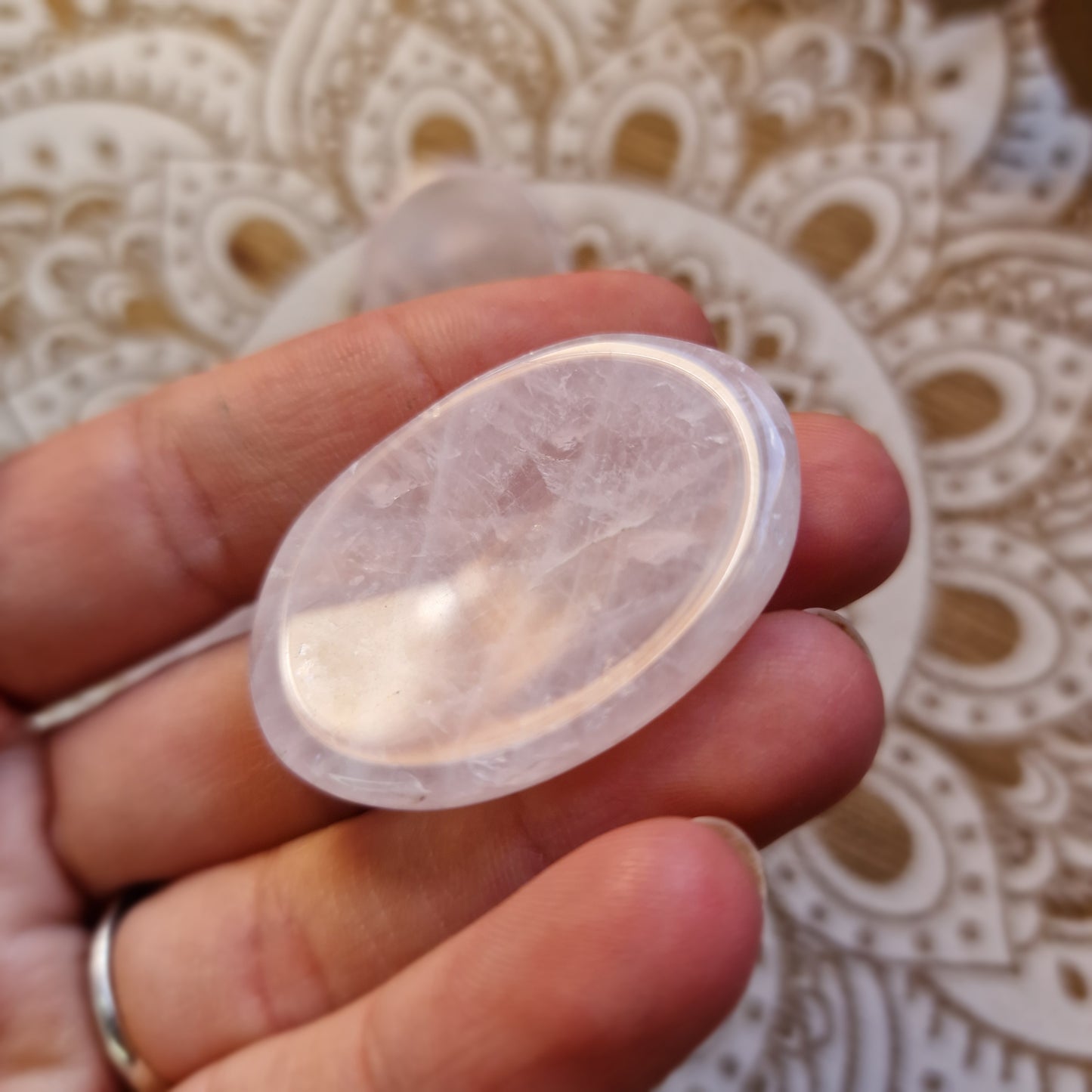 Piedra Antiestrés de Cuarzo Rosa ~ Amor Propio, Calma y Equilibrio Emocional