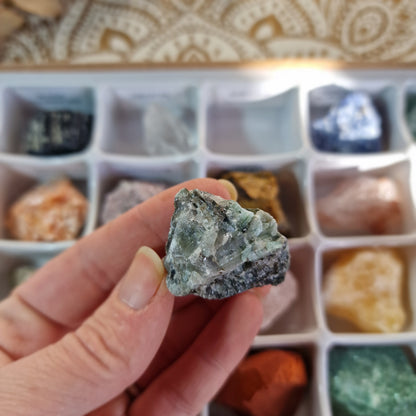Caja de 24 piedras masivas ~ Colección de minerales naturales