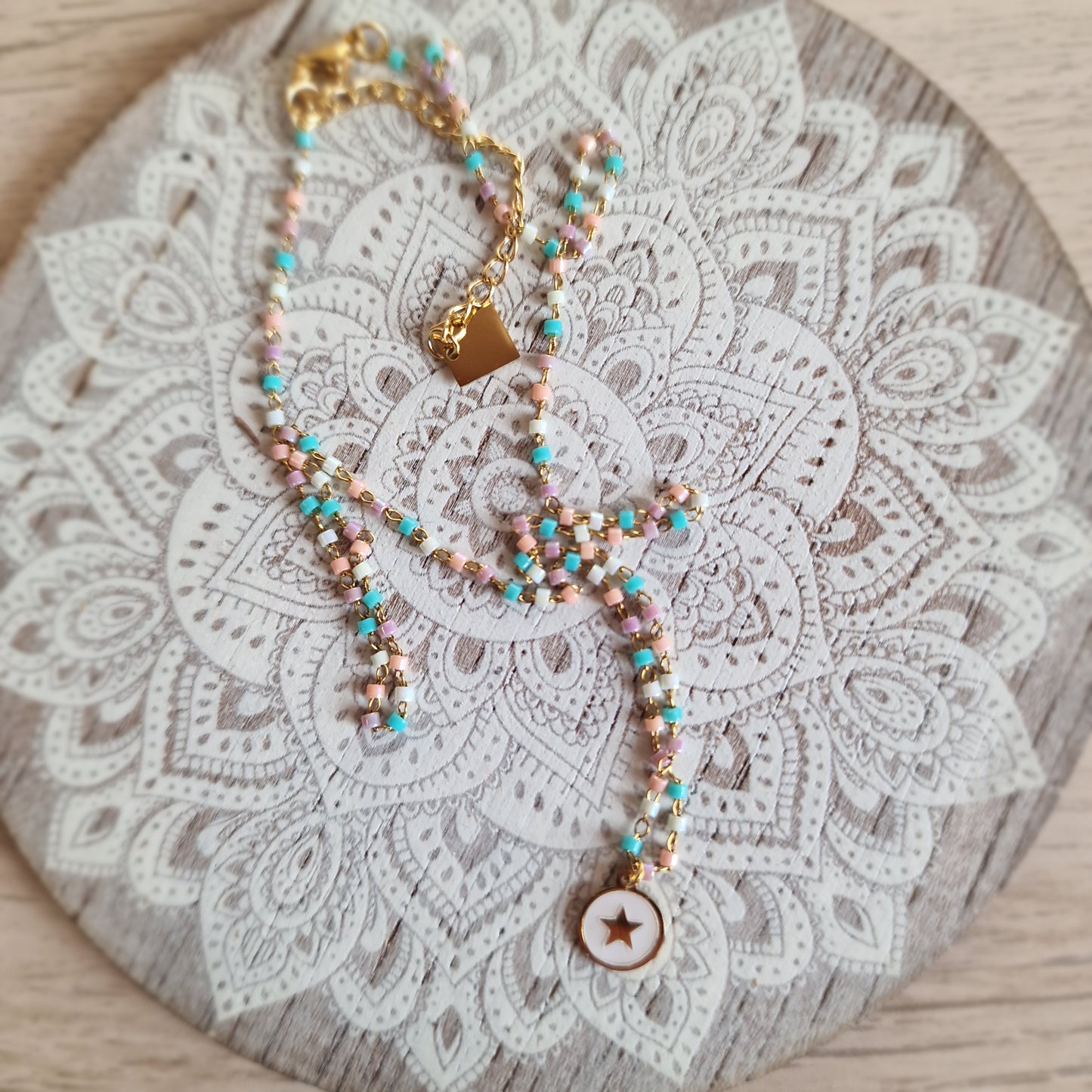 🌟 Gargantilla Dorada con Estrella y Nácar ~ Luz y Alegría en tu Camino