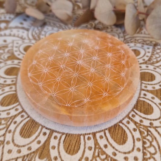 Base de Selenita Naranja con Flor de la Vida ~ Limpieza y Energía Creativa