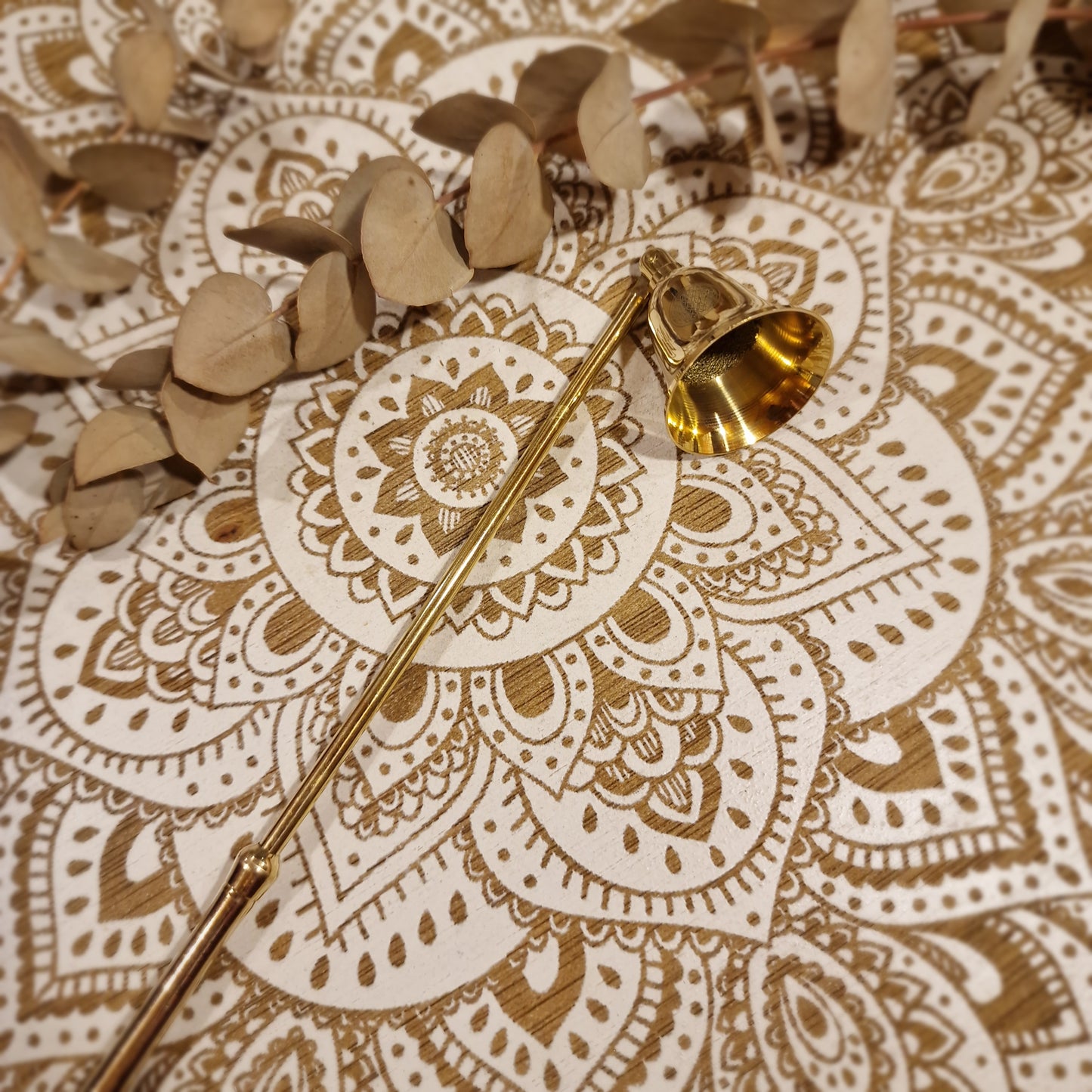 Campana Apaga Velas Flor de la Vida ~ Elegancia y Protección Energética