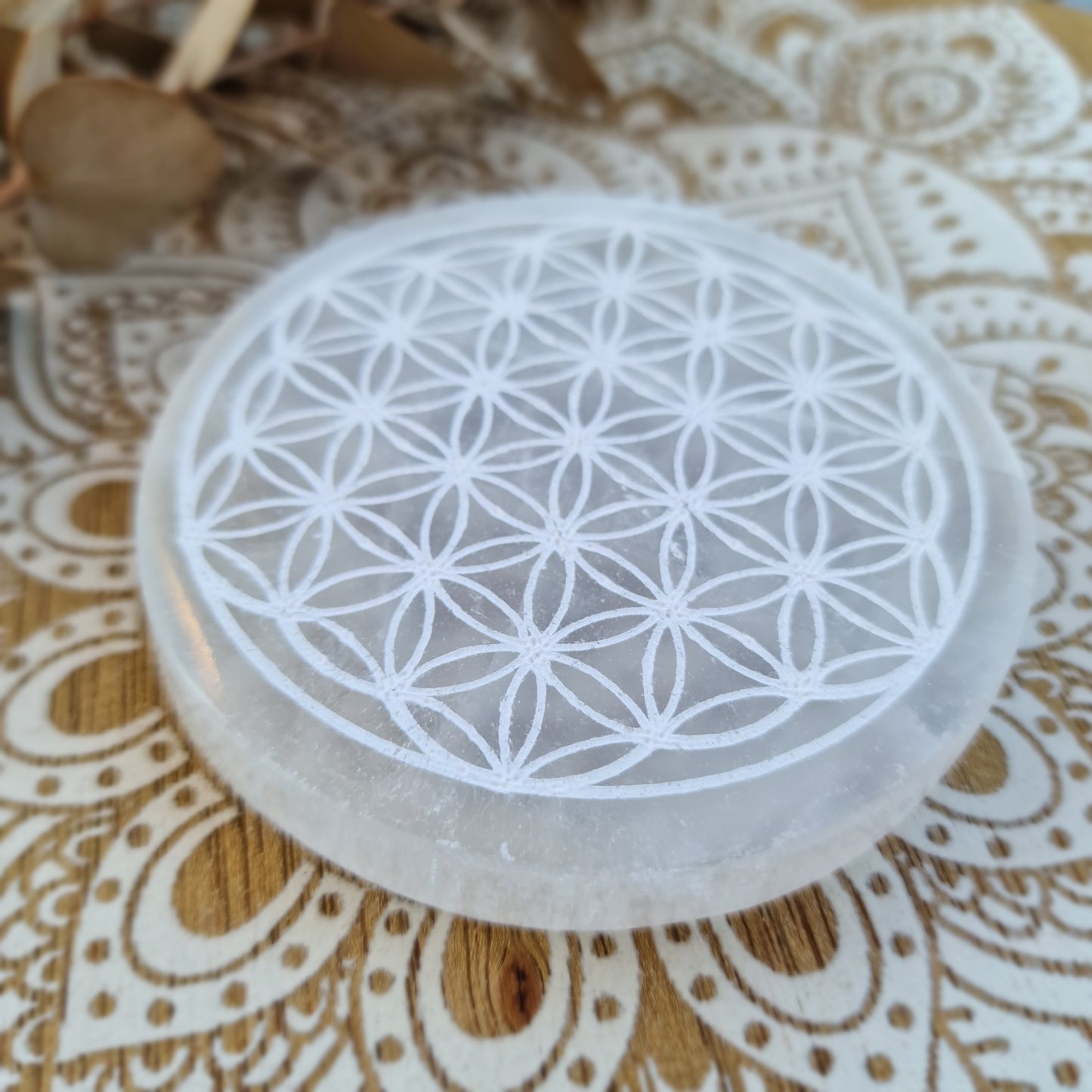 Base de Selenita Redonda ~ Flor de la vida (10cm)